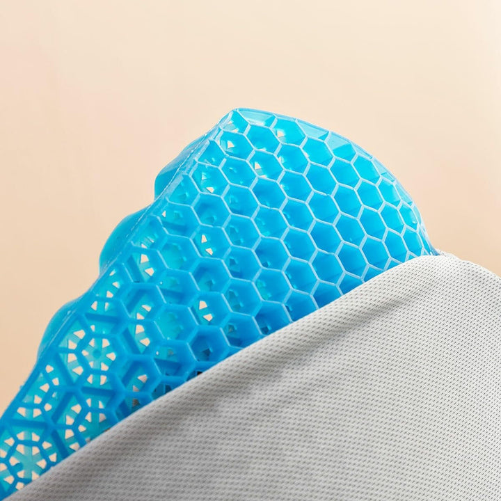 Innovagoods® Pernă lombară din gel cu husă detașabilă Glushion oferă suport lombar optim cu funcție de pernă lombară, gel și husă detașabilă. Ideală pentru acasă și la serviciu.